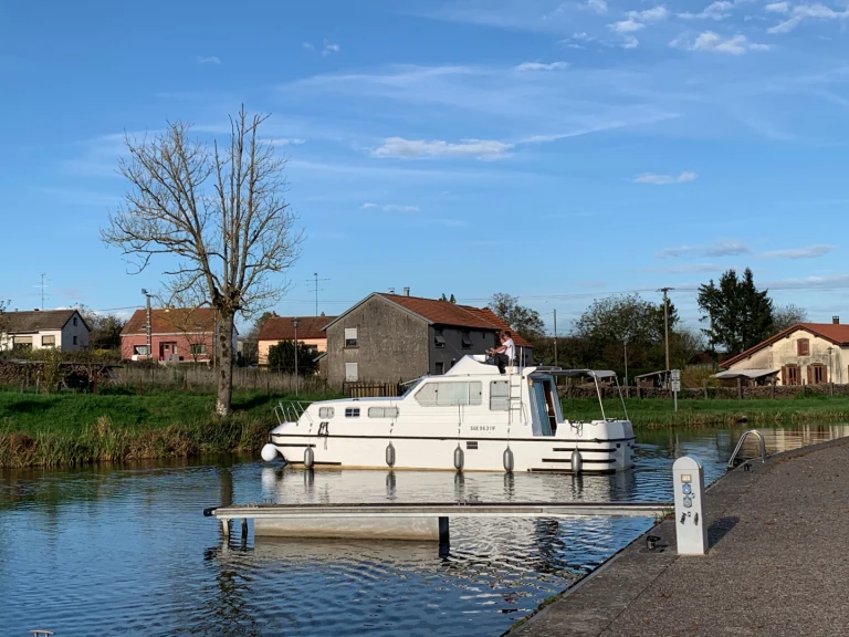 Ein Triton Triton 1050 Fly mieten in Mittersheim