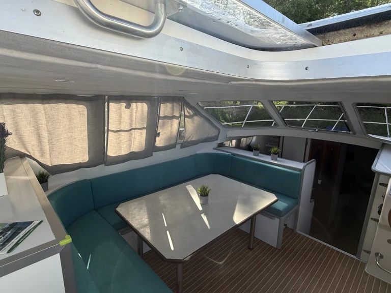 Ein  Tarpon 42 mieten in Mittersheim