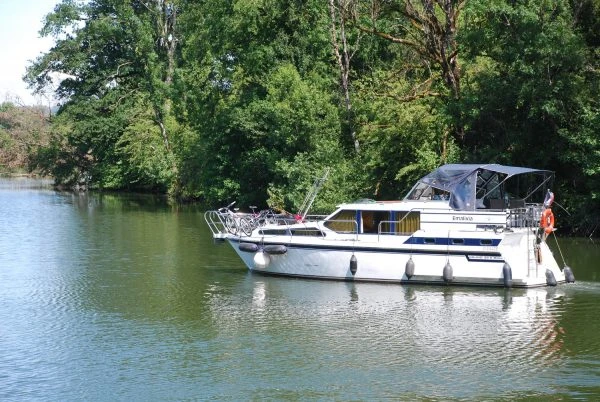 Motorboot mieten in Louhans zum besten Preis