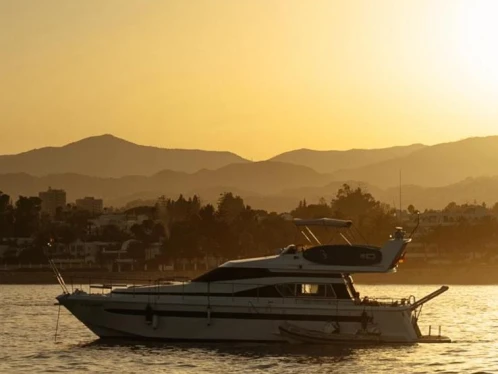 Vermietung Yacht Astondoa mit Führerschein