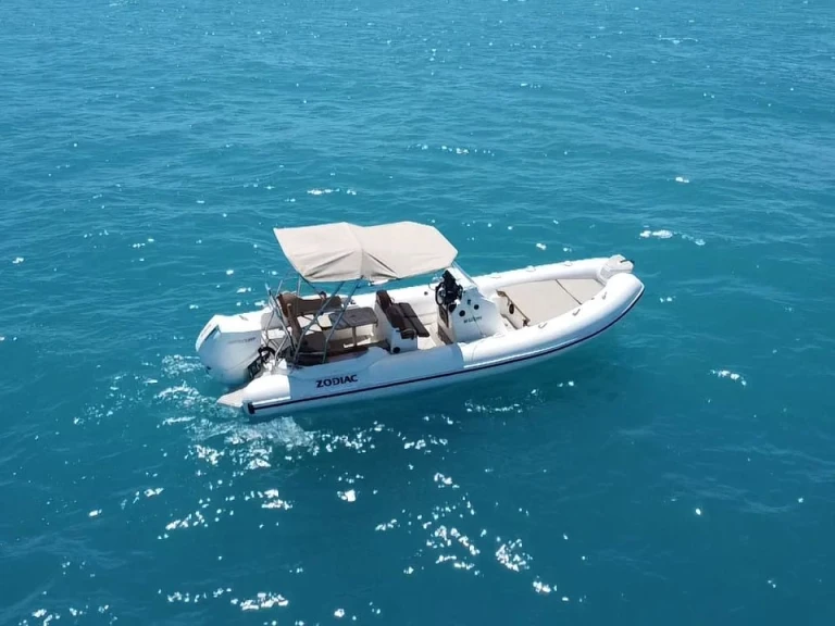 Schlauchboot mieten in Antibes zum besten Preis