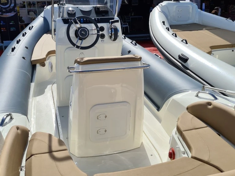 YachtCharter in Sète - Nuova Jolly Prince 22 auf SamBoat