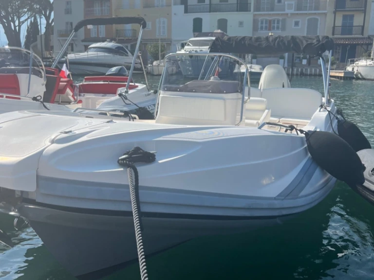 Schlauchboot mieten in Port Grimaud zum besten Preis