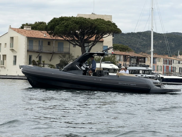 Ein Scanner Envy 1100 mieten in Port Grimaud