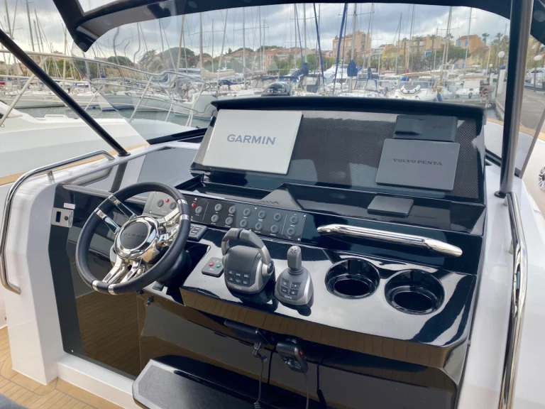 Ein Pardo Yachts Pardo 38 mieten in Port Grimaud