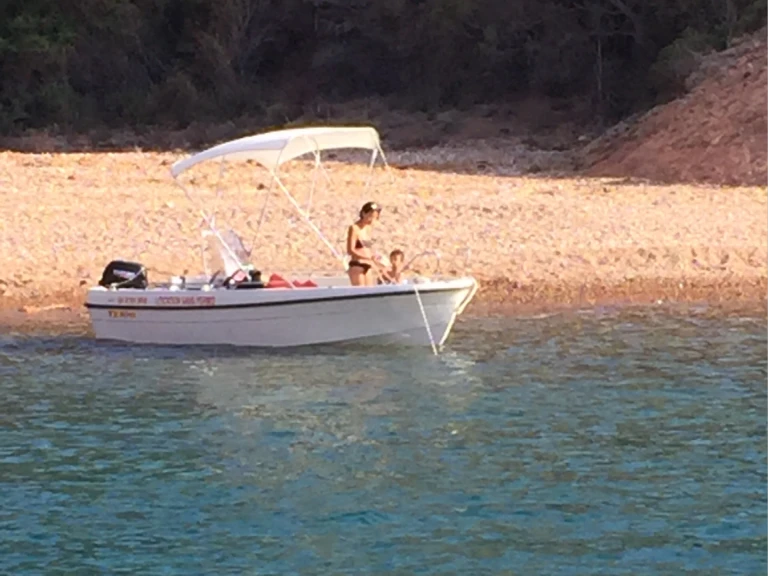Motorboot mit oder ohne Skipper Terhi mieten in Galéria