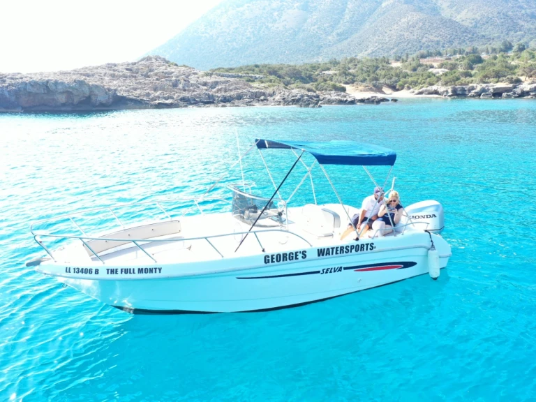 Vermietung Motorboot Selva mit Führerschein