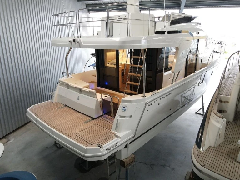 Motorboot mit oder ohne Skipper Bénéteau mieten in Ajaccio