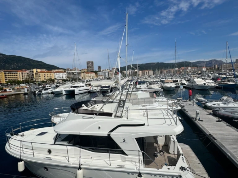 Motorboot mit oder ohne Skipper Bénéteau mieten in Ajaccio