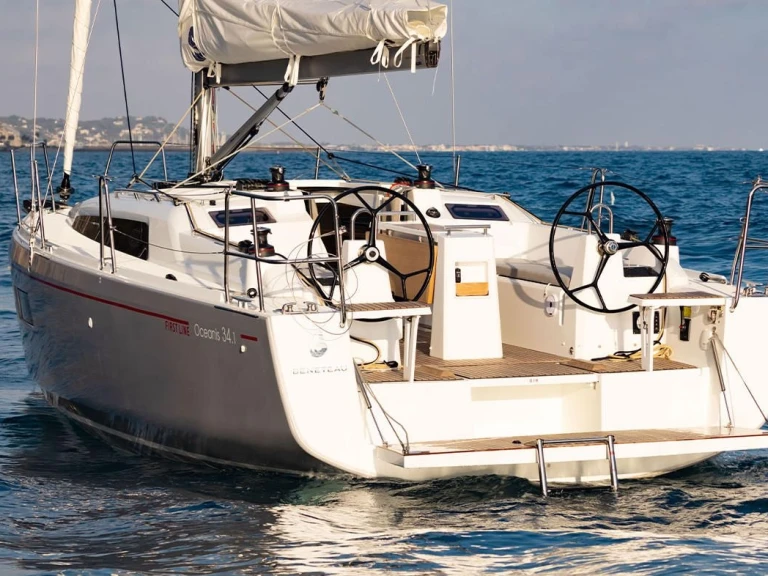 YachtCharter in Ajaccio - Bénéteau Oceanis 34.1 auf SamBoat