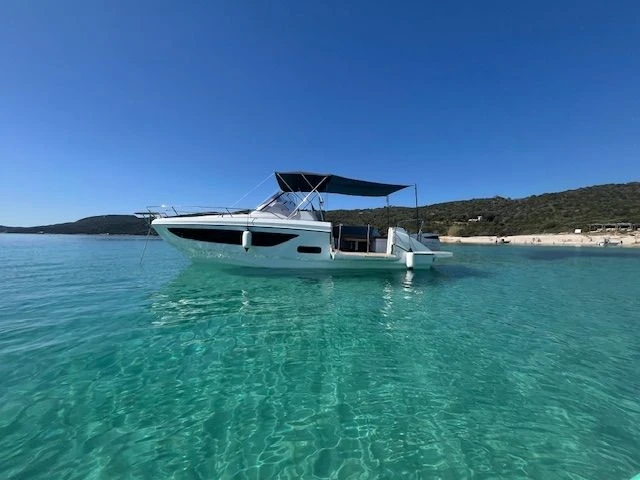 Motorboot mit oder ohne Skipper Bénéteau mieten in Ajaccio
