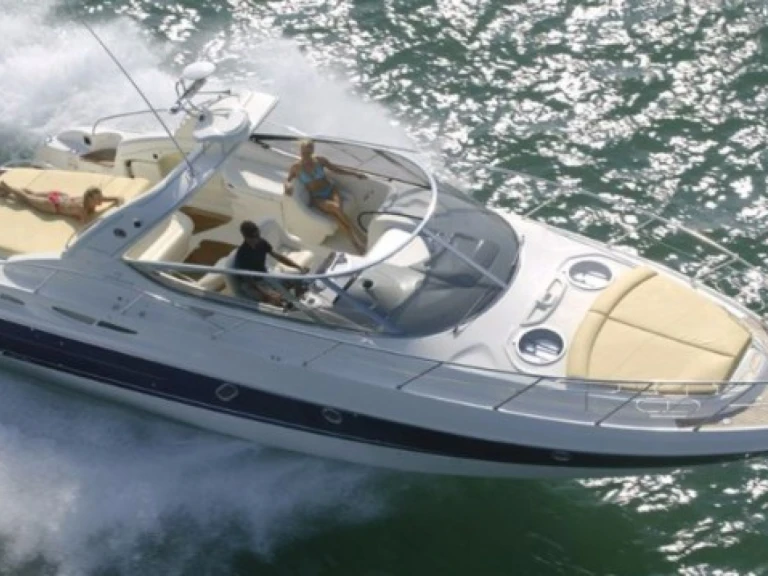 Ein Cranchi Endurance 39 mieten in Saint-Raphaël