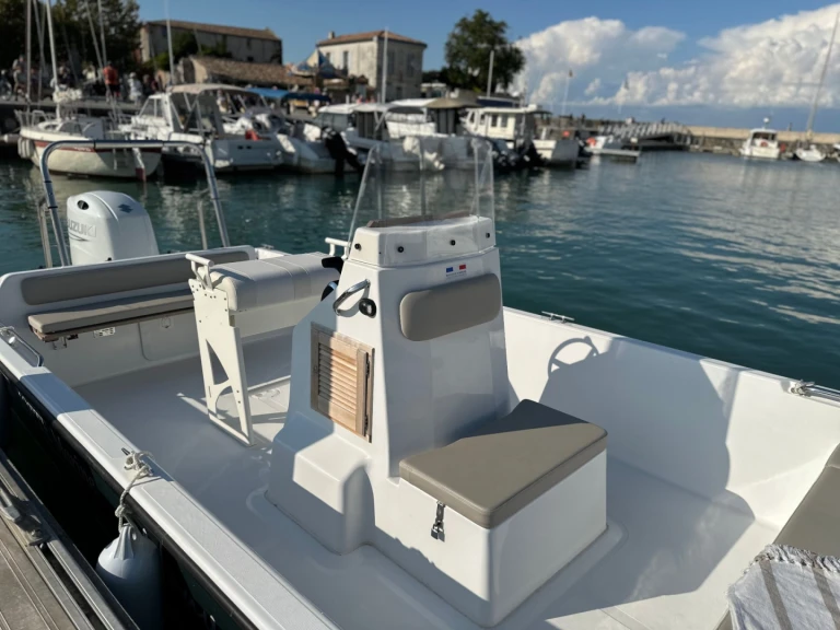 Motorboot mieten in Port de La Flotte zum besten Preis
