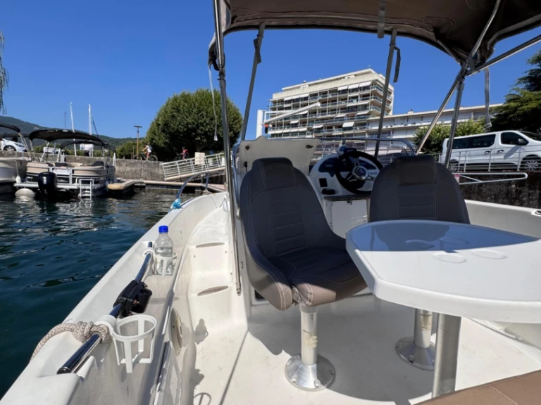 Motorboot mit oder ohne Skipper Cap-Ferret mieten in Aix-les-Bains