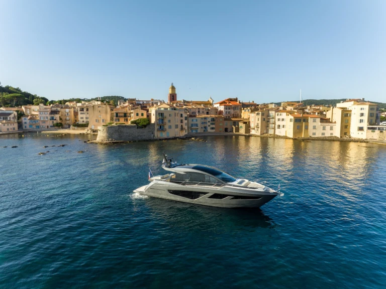 Sunseeker PREDATOR 65 mieten Saint-Tropez