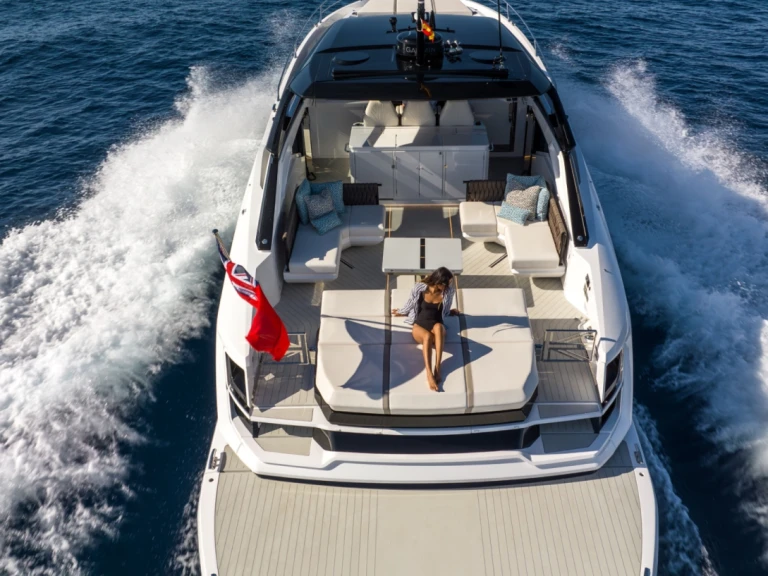 Vermietung Motorboot Sunseeker mit Führerschein