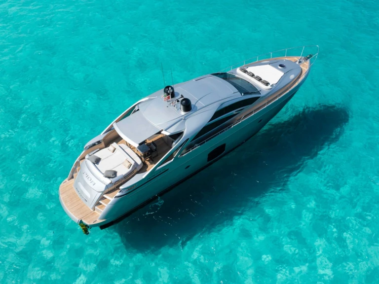 Ein Pershing PERSHING 70 mieten in Saint-Tropez