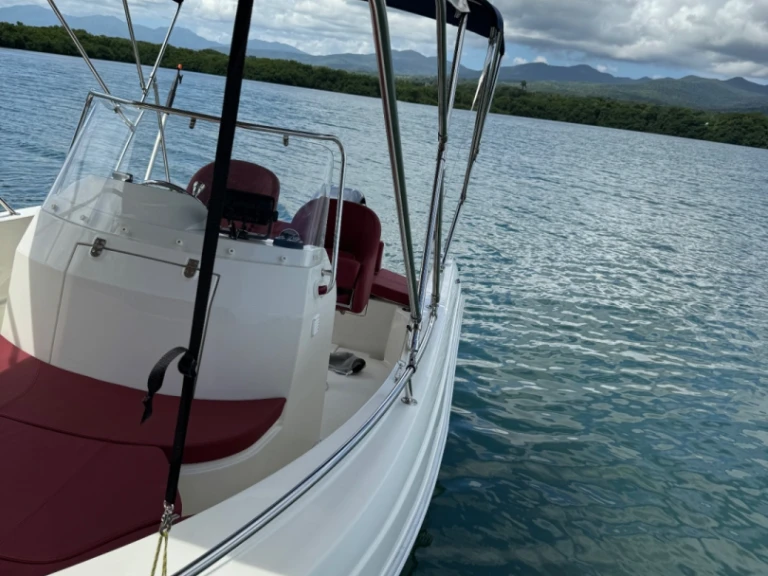Motorboot mieten in Sainte-Rose zum besten Preis