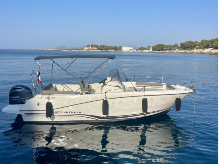 YachtCharter in Antibes - Jeanneau Cap Camarat 6.5 CC Serie 3 auf SamBoat