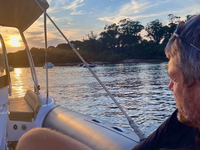 Ein Jeanneau CAP CAMARAT mieten in Antibes