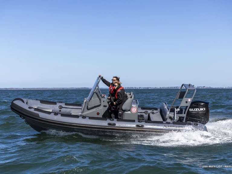 Ein Highfield Patrol 660 mieten in La Trinité-sur-Mer