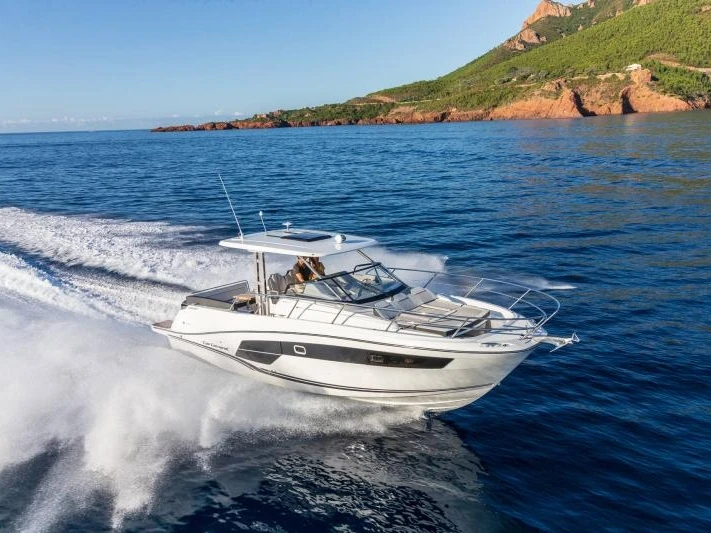 Motorboot mit oder ohne Skipper Jeanneau mieten in La Trinité-sur-Mer