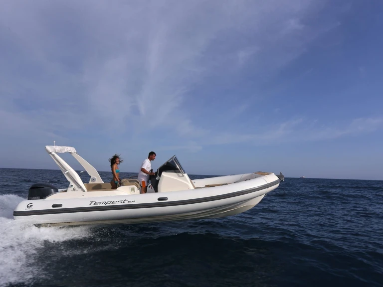 Schlauchboot mieten in Port de Saint-Cyprien Méditerranée - Capelli Tempest 800 Sun