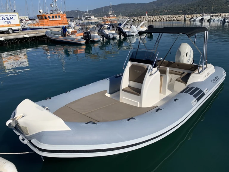 Schlauchboot mit oder ohne Skipper Nautica Led mieten in Propriano