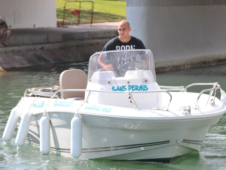 Motorboot mit oder ohne Skipper Quicksilver mieten in Sète