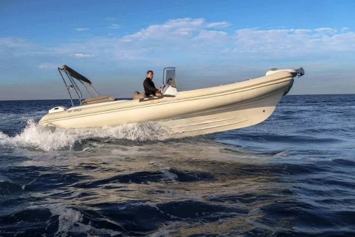 Schlauchboot mieten in Cogolin zum besten Preis