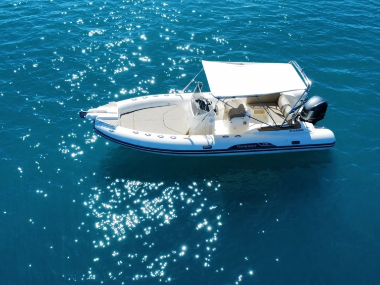 Schlauchboot mit oder ohne Skipper Capelli mieten in Antibes