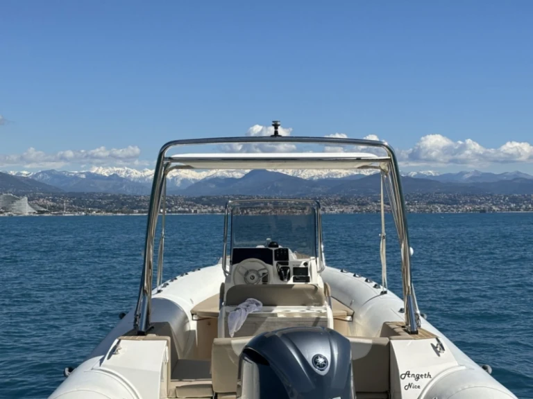 Schlauchboot mieten in Antibes zum besten Preis