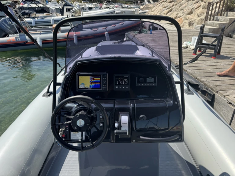 Grand Boats Golden Line G650LF mieten La Madrague