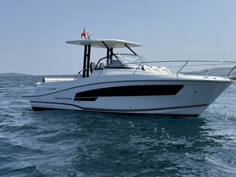 Motorboot mit oder ohne Skipper Jeanneau mieten in Port Grimaud