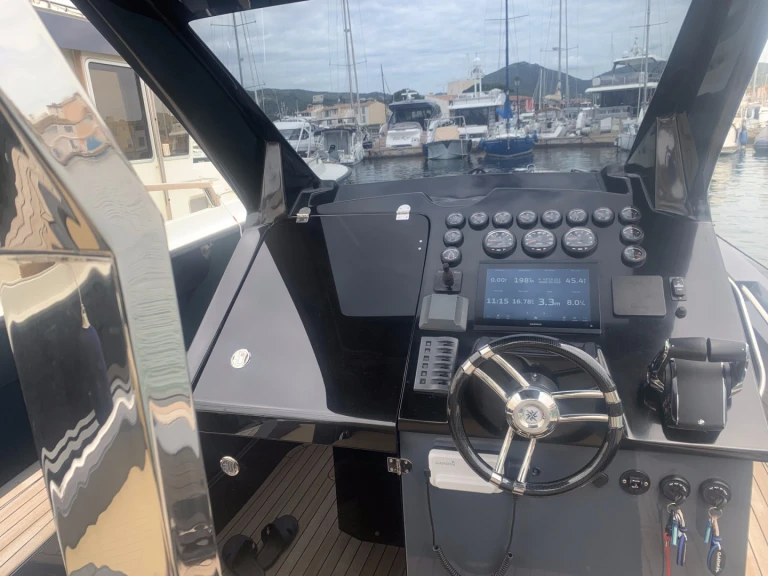 Ein Scanner Envy 1100 mieten in Port Grimaud