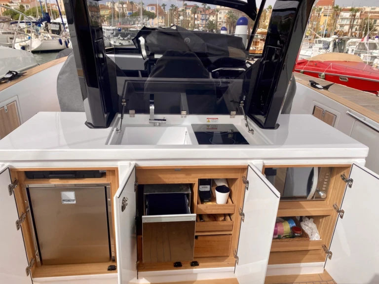 Pardo Yachts Pardo 38 mieten Cogolin