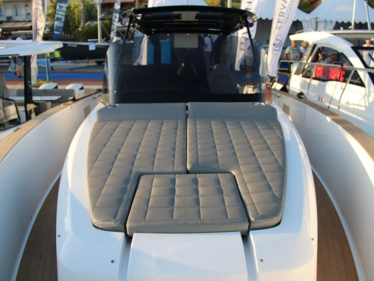 Vermietung Motorboot Pardo Yachts mit Führerschein