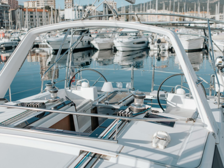 YachtCharter in Ajaccio - Bénéteau Oceanis 41 auf SamBoat