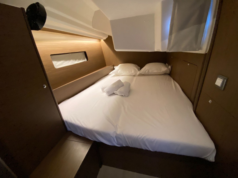 YachtCharter in Ajaccio - Bénéteau Oceanis 40.1 auf SamBoat