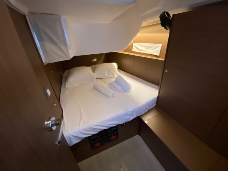 Ein Bénéteau Oceanis 40.1 mieten in Ajaccio