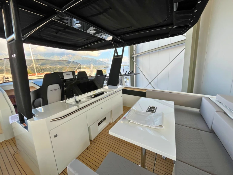 Vermietung Motorboot DE ANTONIO Yachts mit Führerschein