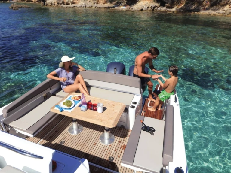 Ein Jeanneau Cap Camarat 9.0 CC mieten in Saint-Raphaël