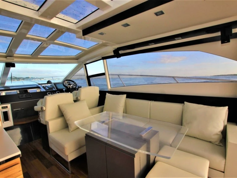 Absolute Yachts ABSOLUTE 52 mieten Saint-Raphaël