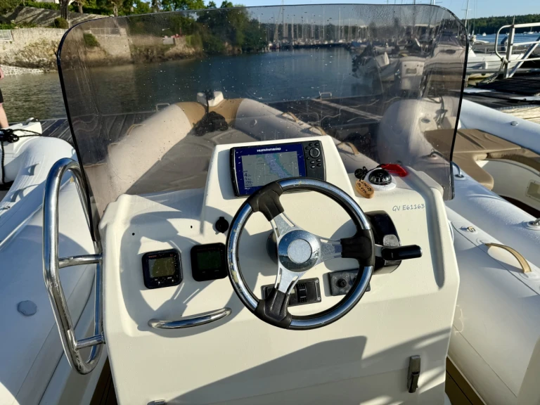 Schlauchboot mieten in Combrit zum besten Preis