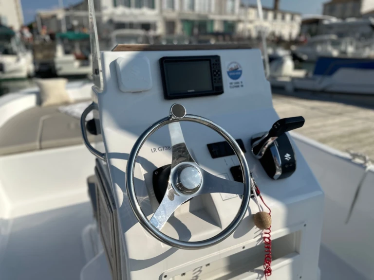 Boot mieten Port de La Flotte günstig SEAWEED 675