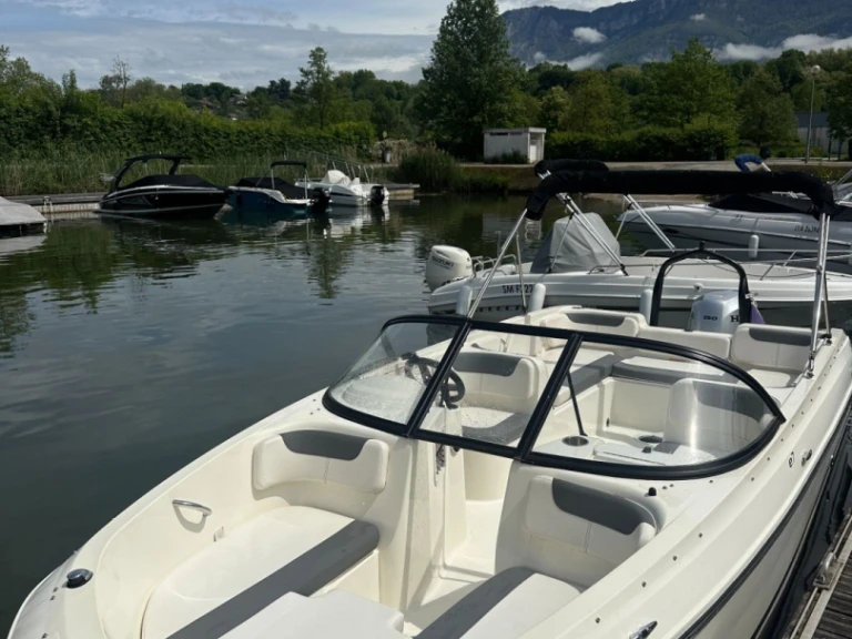 Ein Bayliner Element E7 mieten in Viviers-du-Lac