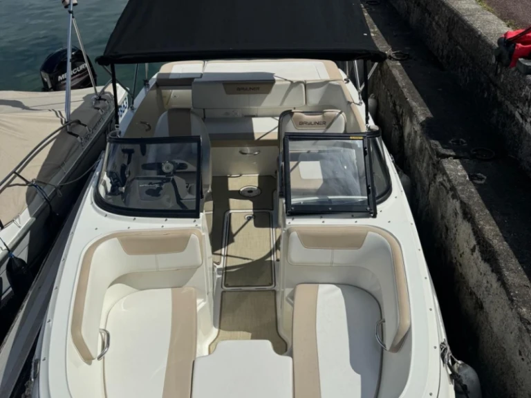 YachtCharter in Le Bourget-du-Lac - Bayliner BAYLINER VR5 auf SamBoat