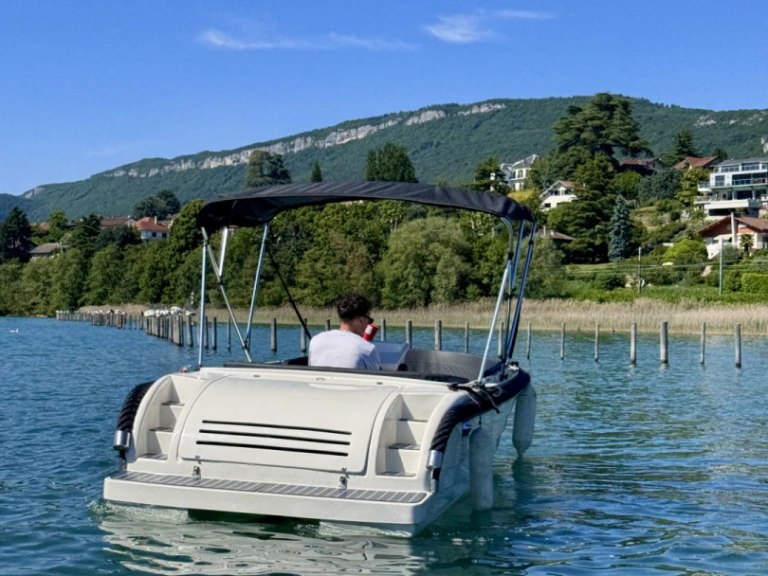 Motorboot mit oder ohne Skipper BRB mieten in Aix-les-Bains