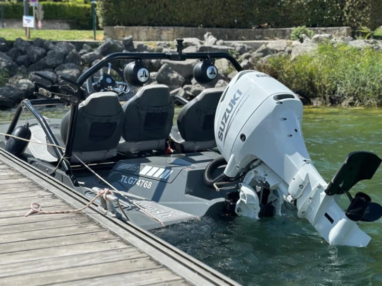 Motorboot mit oder ohne Skipper AWASH mieten in Aix-les-Bains