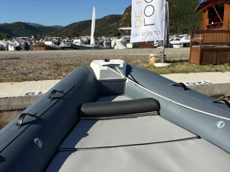 Vermietung Schlauchboot Lomac mit Führerschein